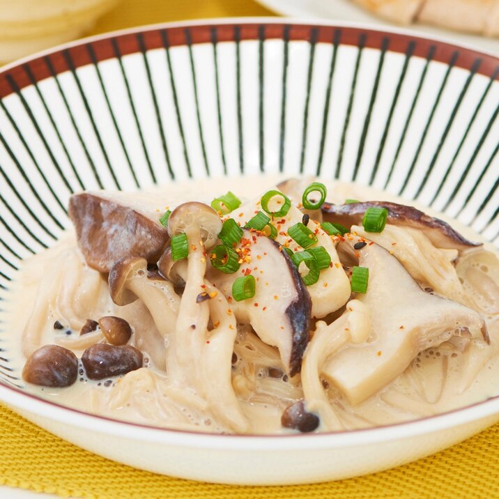 白みその風味満点!きのこのまろやか豆乳味噌煮